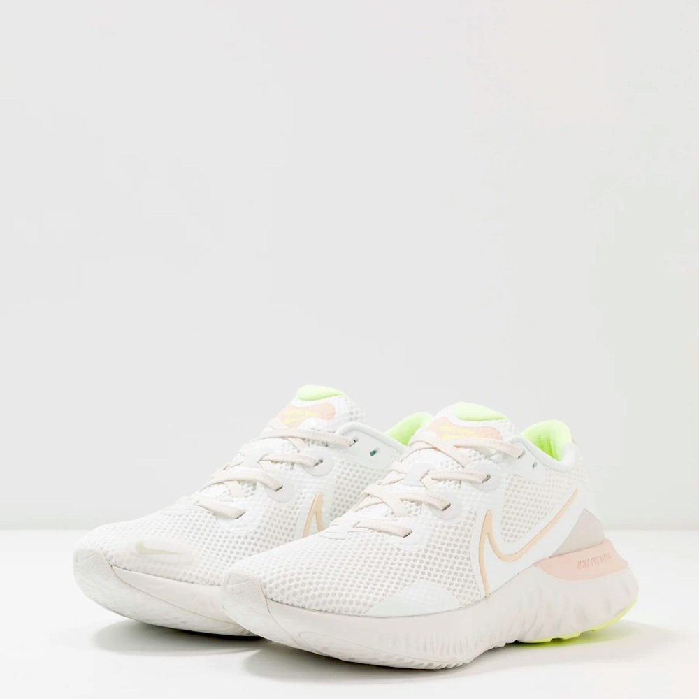 NWT Nike RENEW RUN summit white/guava ice/bone